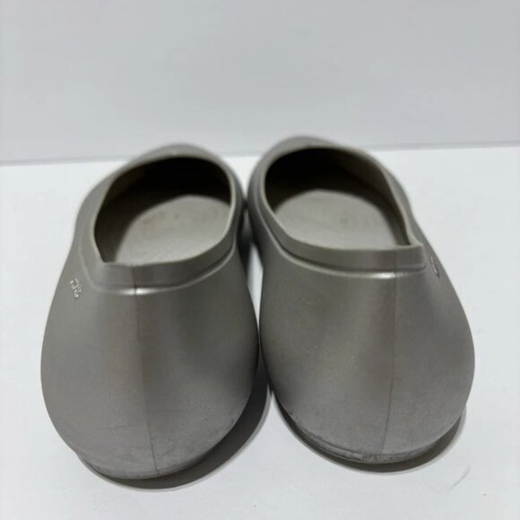 Crocs Women’s Brooklyn Silver Ballet Flats, Size 6 M - Picture 4 of 5